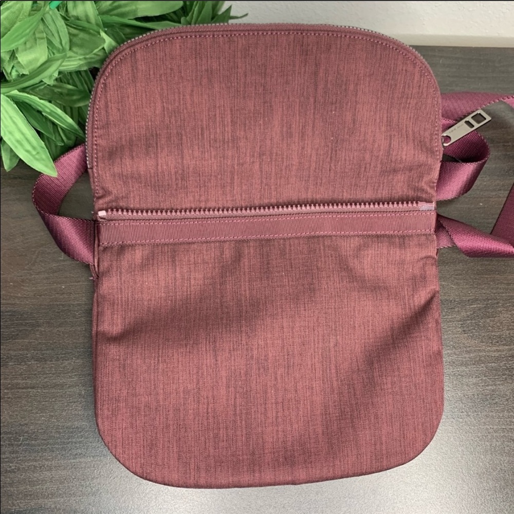 Lululemon side bag - Picture 2 of 8